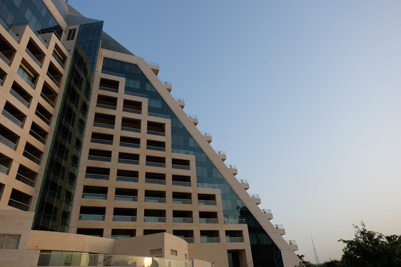 Dubai Population Surpasses 4 Million, Property Deals Reach Record High
